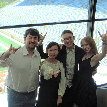 GBLI 2019 Students with Hookem